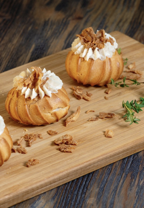 Recette - Profiteroles au Mâconnais, coulis de betteraves